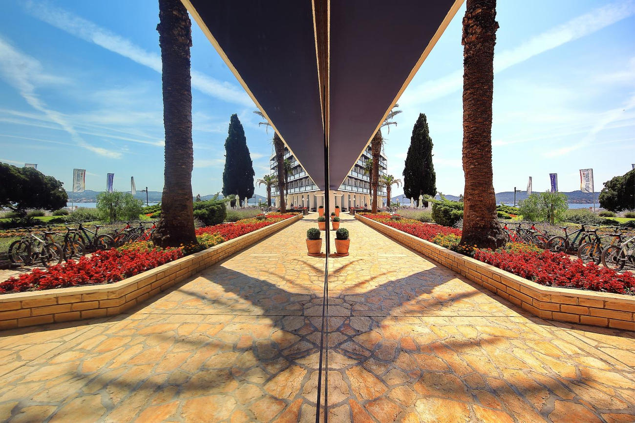 TENNIS HOLIDAYS OVER 50