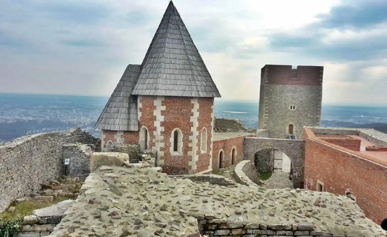 Underground Zagreb and Medvedgrad castle Tour